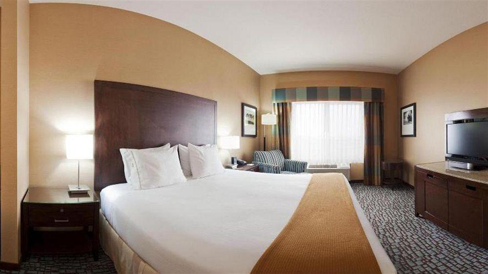 Holiday Inn Express & Suites Salinas By Ihg Екстериор снимка