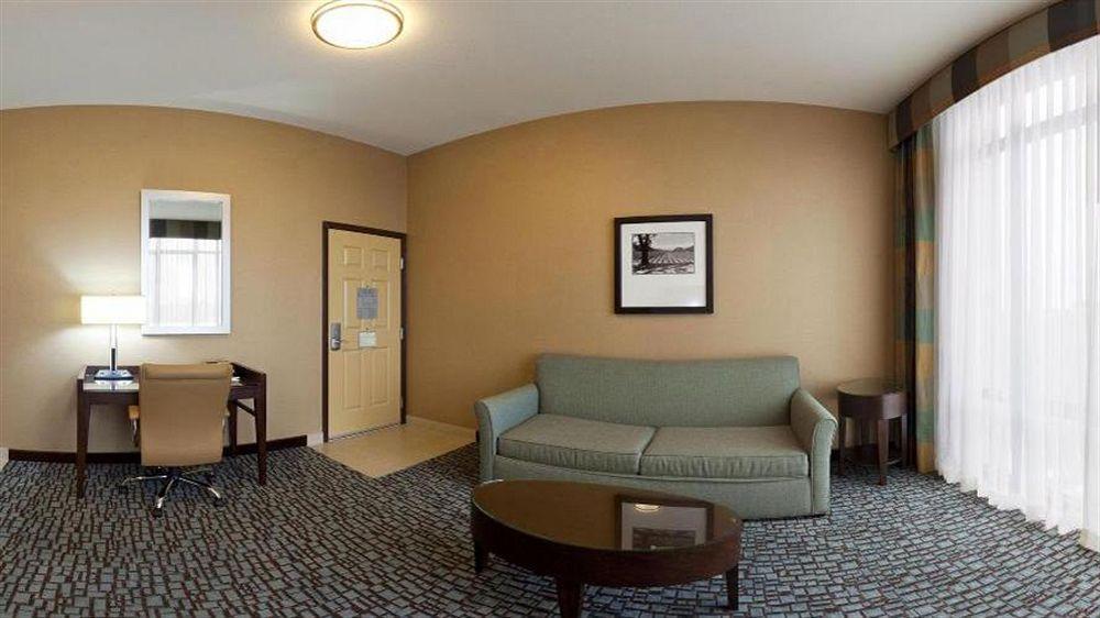 Holiday Inn Express & Suites Salinas By Ihg Екстериор снимка