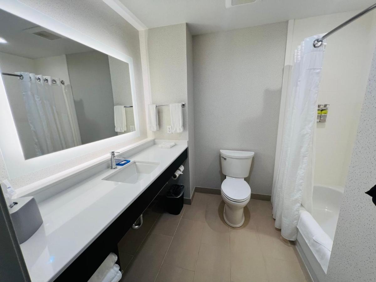 Holiday Inn Express & Suites Salinas By Ihg Екстериор снимка