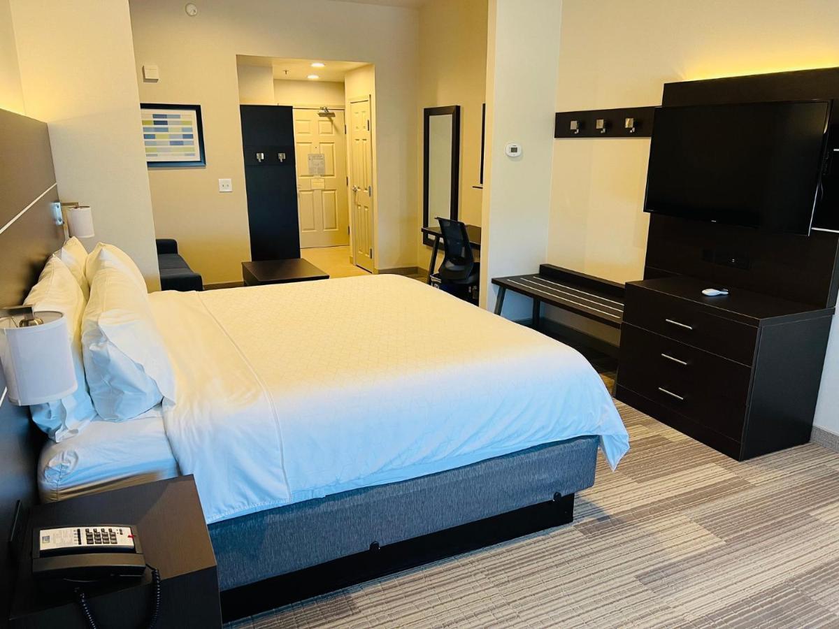 Holiday Inn Express & Suites Salinas By Ihg Екстериор снимка