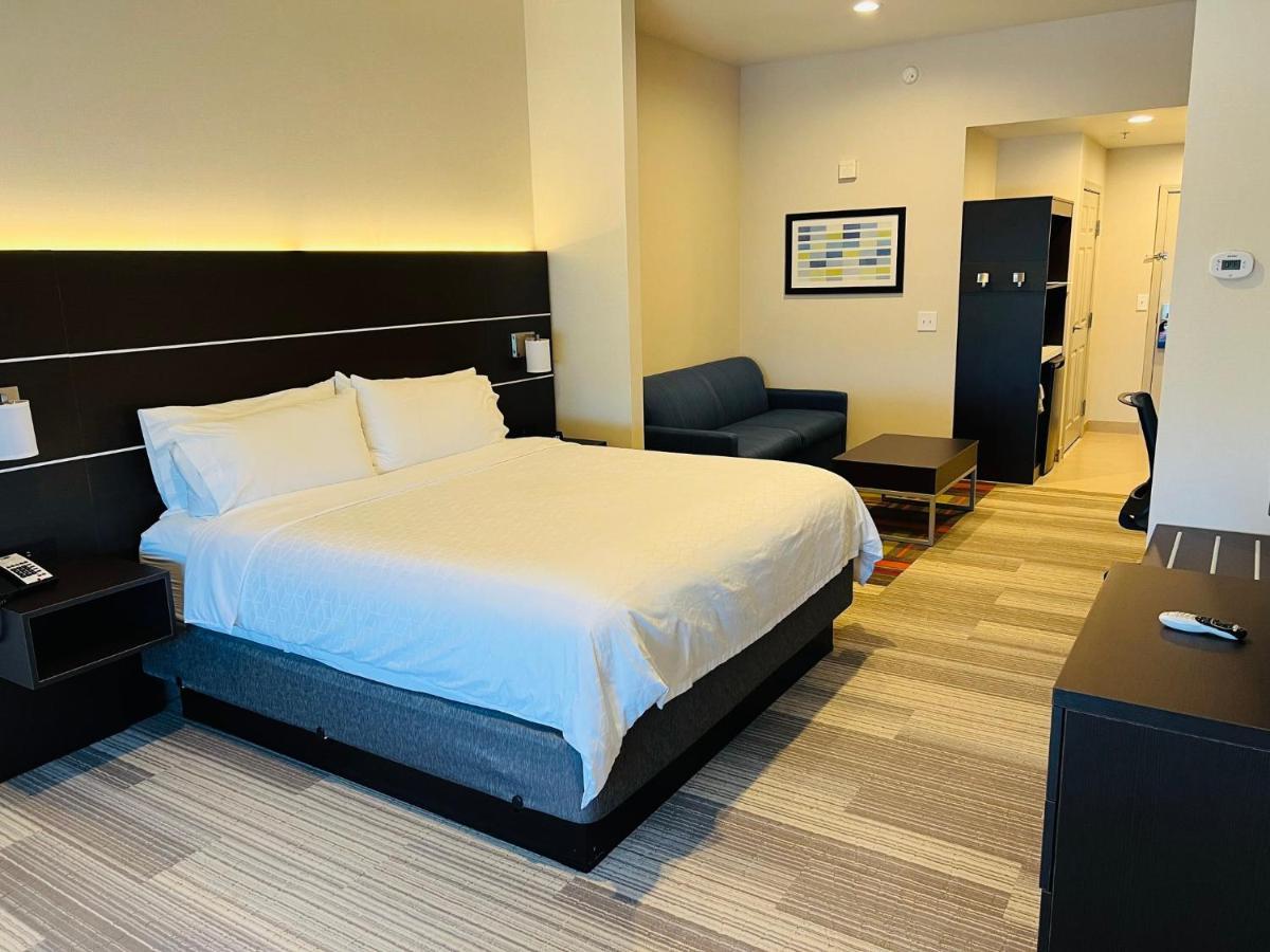 Holiday Inn Express & Suites Salinas By Ihg Екстериор снимка