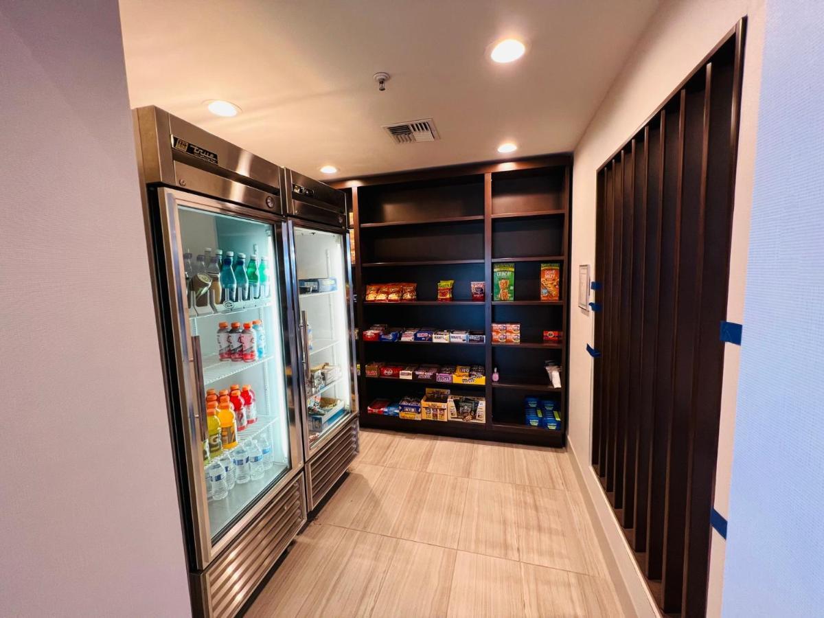 Holiday Inn Express & Suites Salinas By Ihg Екстериор снимка