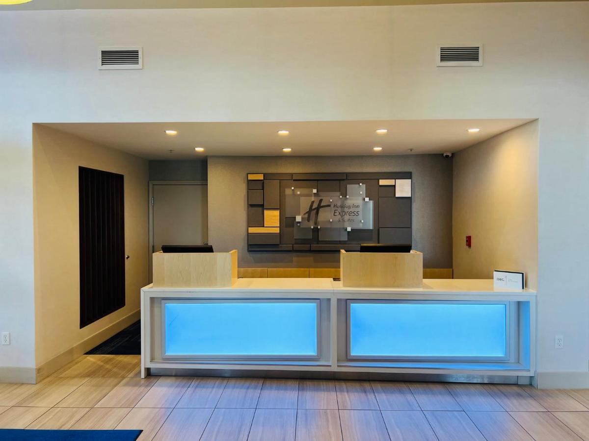 Holiday Inn Express & Suites Salinas By Ihg Екстериор снимка