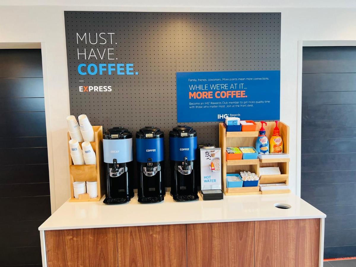 Holiday Inn Express & Suites Salinas By Ihg Екстериор снимка